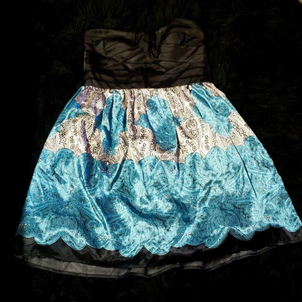 Size 7/8 fits a large brand new dress
